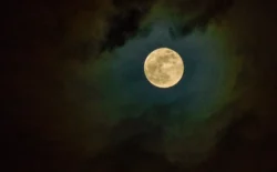 Picture of the Moon, taken with a Sigma 70-200